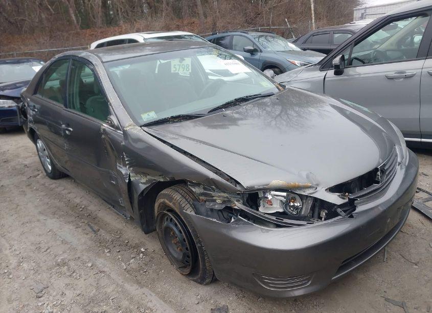 2006 Toyota Camry LE (VIN 4T1BE30K06U670769) main photo