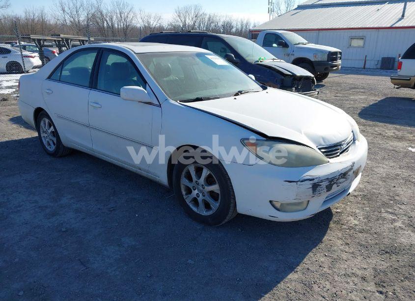 2006 Toyota Camry XLE (VIN 4T1BE30K06U704175) main photo