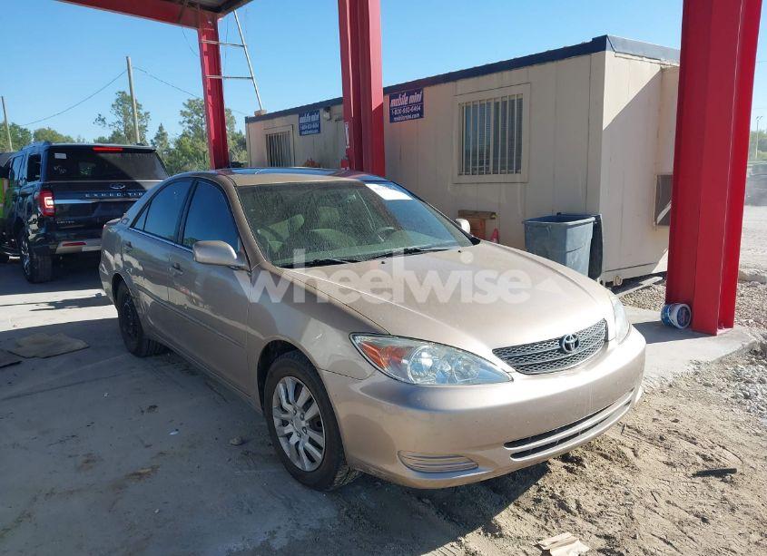 2002 Toyota Camry XLE (VIN 4T1BE30K12U051222) main photo