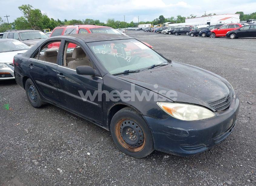 2002 Toyota Camry XLE (VIN 4T1BE30K12U088903) main photo