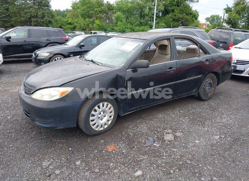 Photo 2 of 2002 Toyota Camry XLE (VIN 4T1BE30K12U088903)