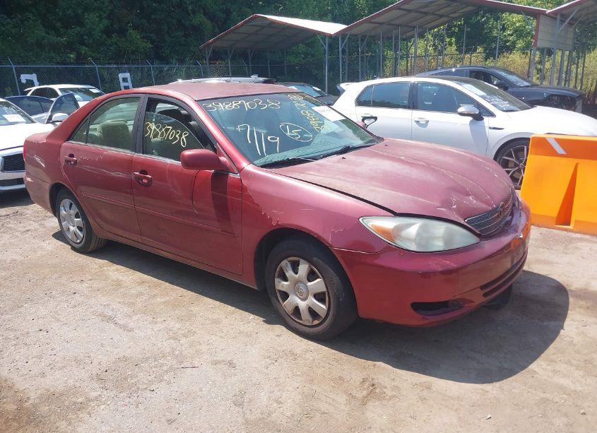 2002 Toyota Camry LE (VIN 4T1BE30K12U555639) main photo