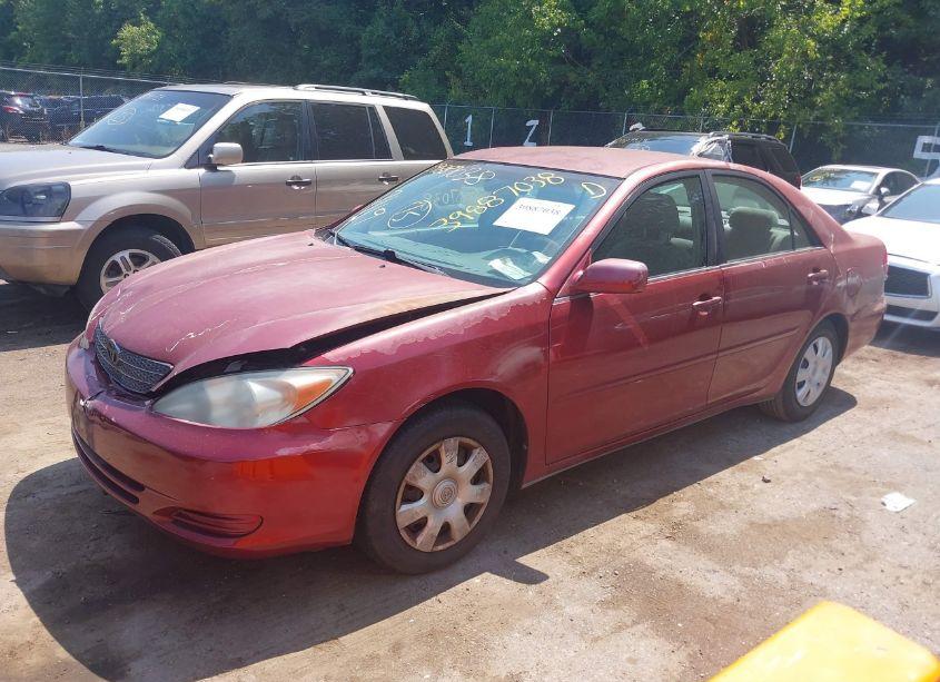 Photo 2 of 2002 Toyota Camry LE (VIN 4T1BE30K12U555639)