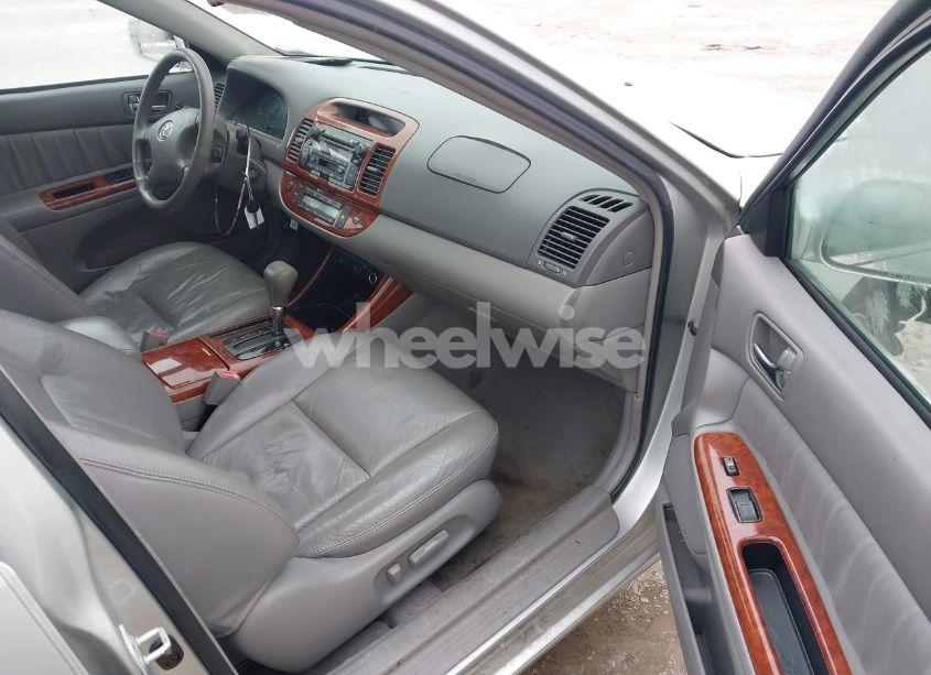 Photo 5 of 2002 Toyota Camry XLE (VIN 4T1BE30K12U564471)