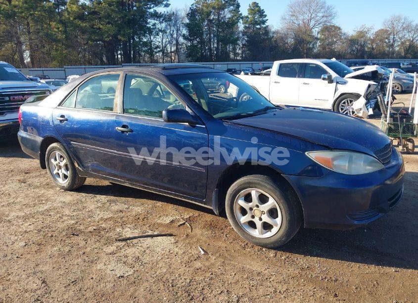 2002 Toyota Camry LE (VIN 4T1BE30K12U581092) main photo