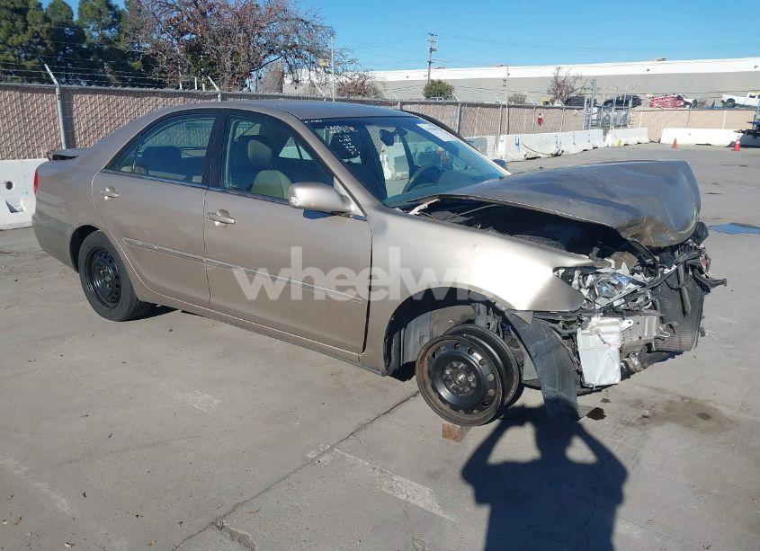 2002 Toyota Camry XLE (VIN 4T1BE30K12U614351) main photo