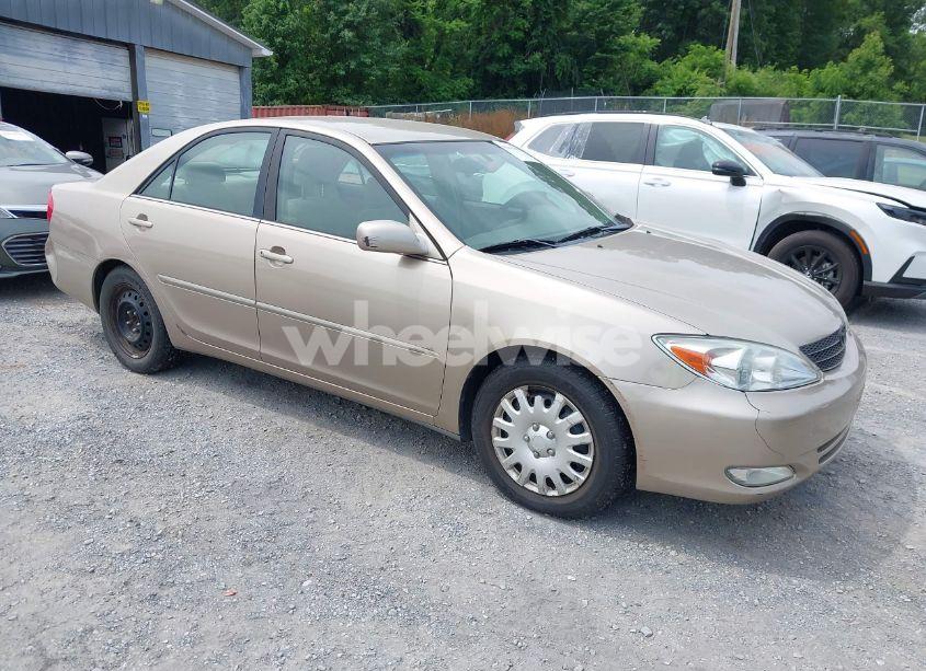 2003 Toyota Camry XLE (VIN 4T1BE30K13U141729) main photo