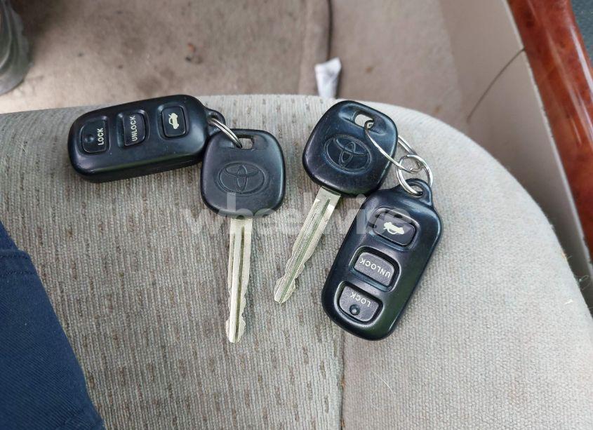 Photo 11 of 2003 Toyota Camry XLE (VIN 4T1BE30K13U141729)