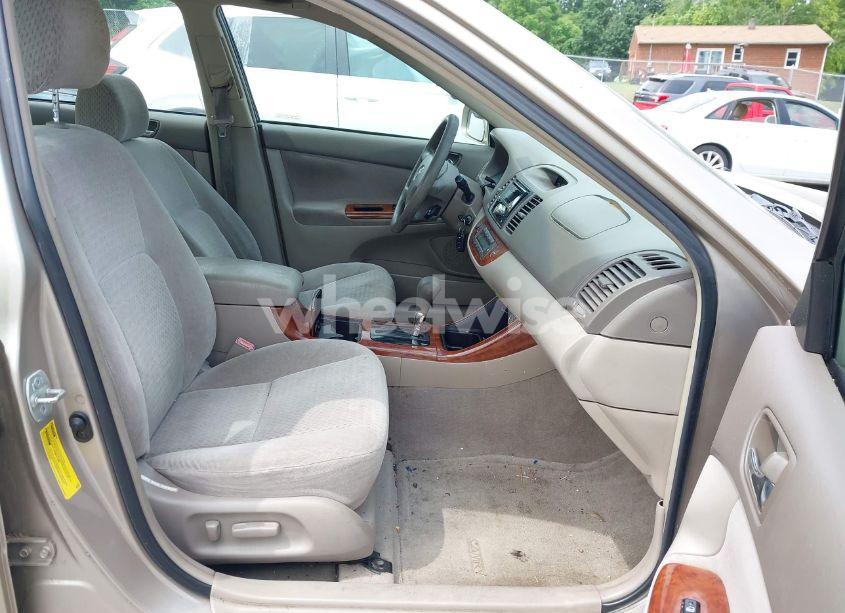 Photo 5 of 2003 Toyota Camry XLE (VIN 4T1BE30K13U141729)