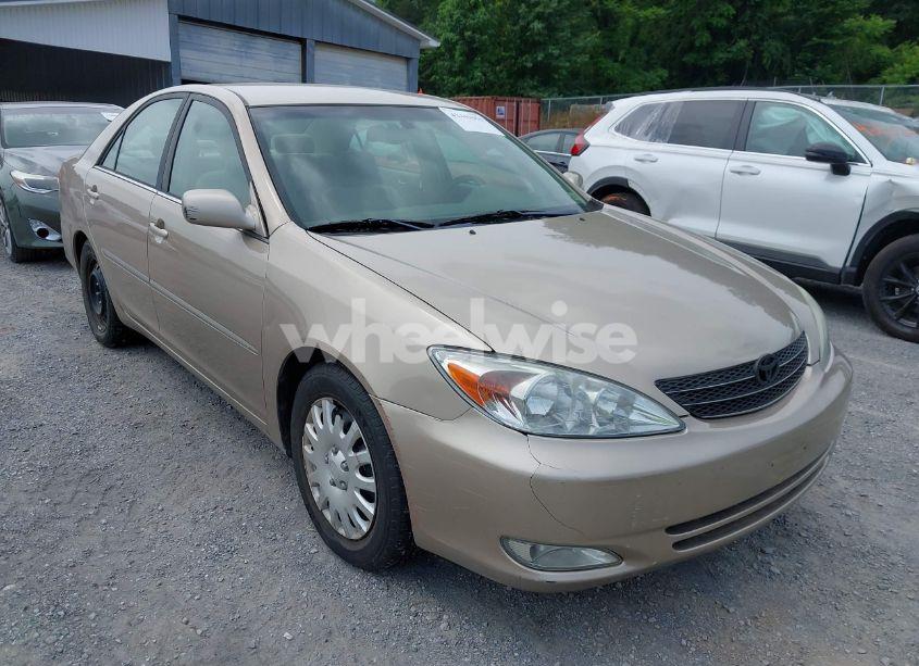 Photo 6 of 2003 Toyota Camry XLE (VIN 4T1BE30K13U141729)