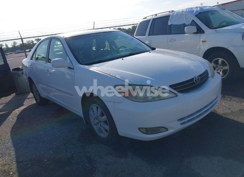 2003 Toyota Camry XLE (VIN 4T1BE30K13U195810) main photo