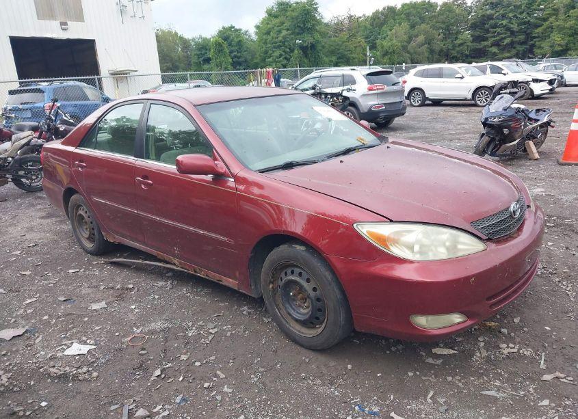 2003 Toyota Camry XLE (VIN 4T1BE30K13U214114) main photo