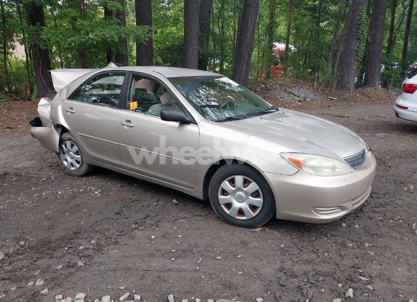 2003 Toyota Camry LE (VIN 4T1BE30K13U245511) main photo