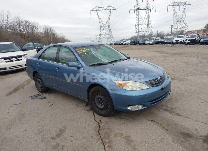 2003 Toyota Camry XLE (VIN 4T1BE30K13U688645) main photo
