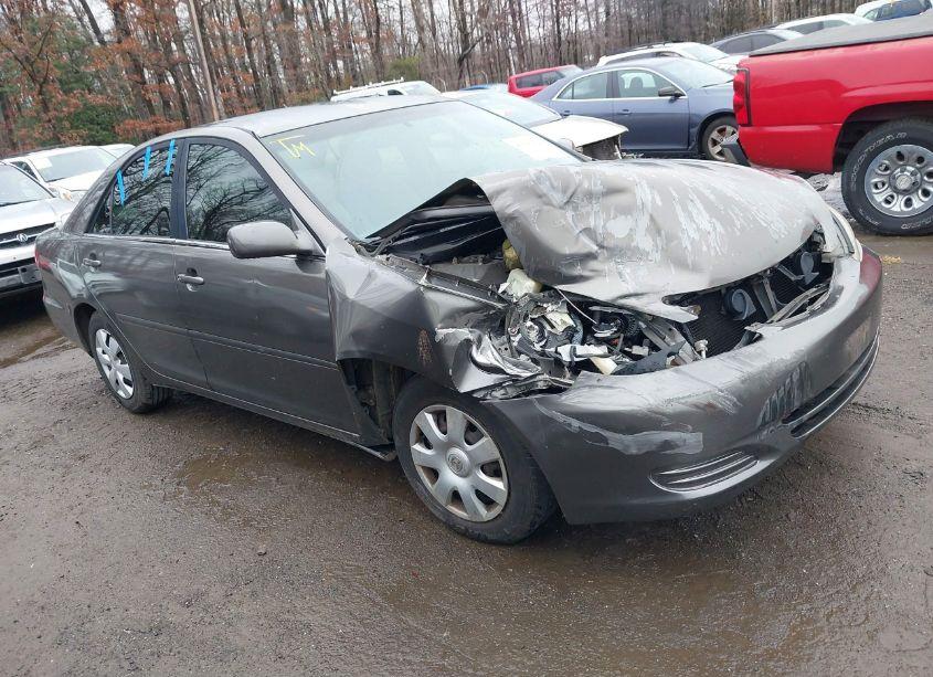 2003 Toyota Camry LE (VIN 4T1BE30K13U716122) main photo