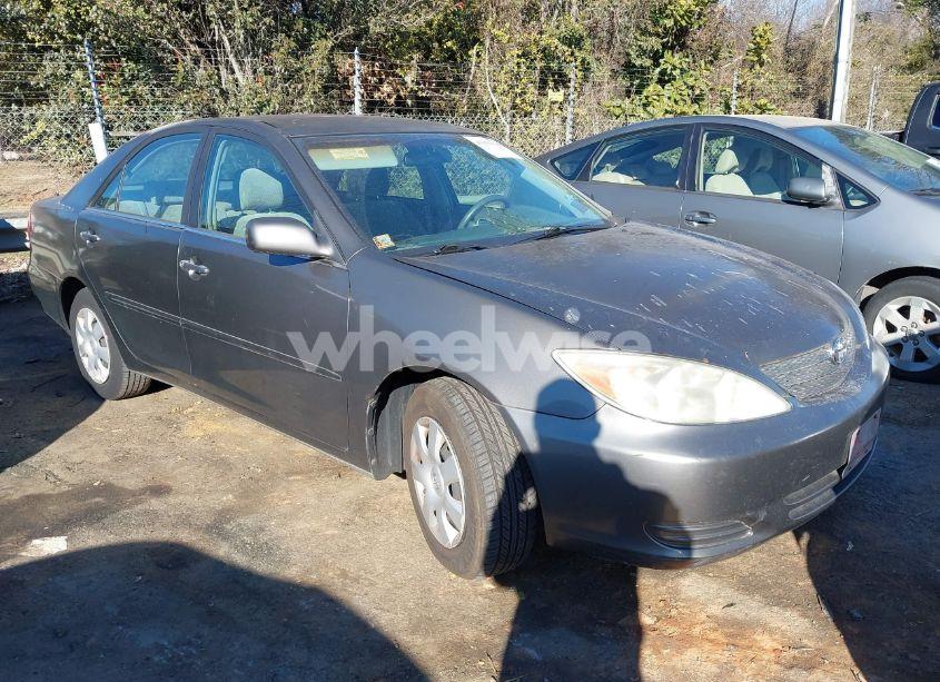 2003 Toyota Camry LE (VIN 4T1BE30K13U718873) main photo