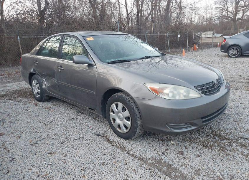 2003 Toyota Camry LE (VIN 4T1BE30K13U731106) main photo