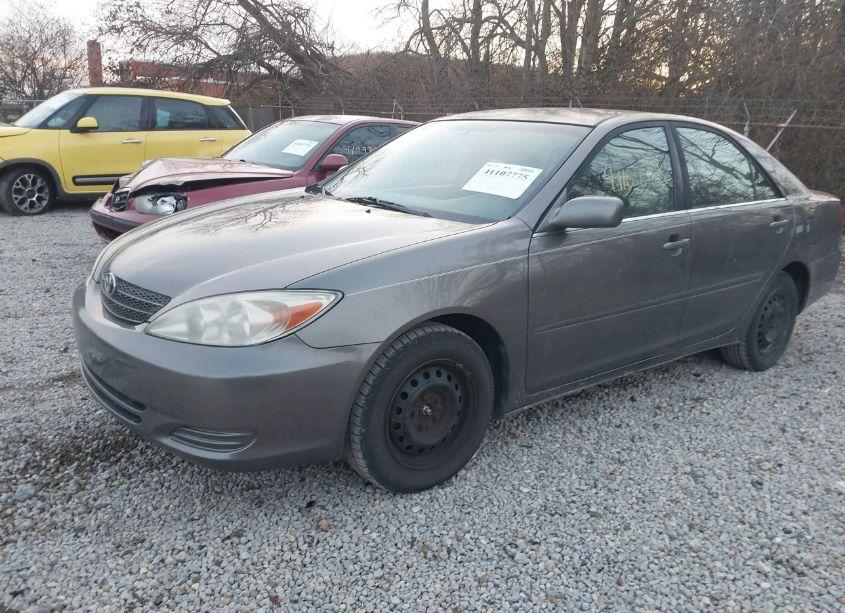 Photo 2 of 2003 Toyota Camry LE (VIN 4T1BE30K13U731106)