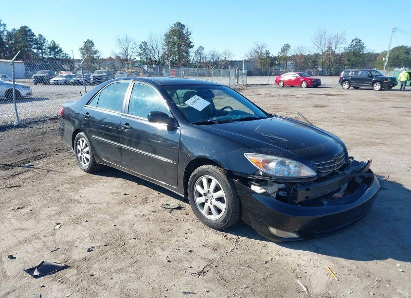 2004 Toyota Camry XLE (VIN 4T1BE30K14U346016) main photo