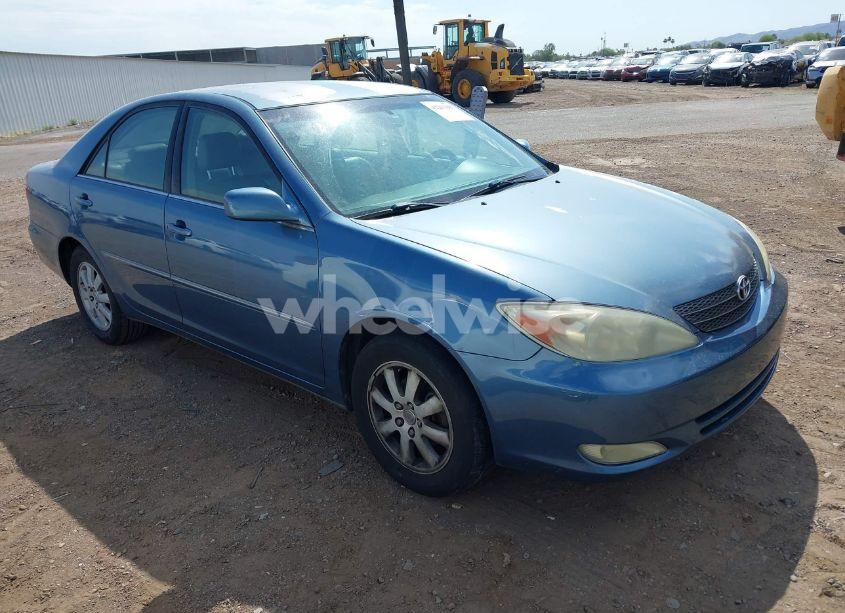 2004 Toyota Camry XLE (VIN 4T1BE30K14U838528) main photo