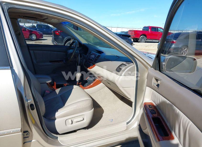 Photo 5 of 2004 Toyota Camry XLE (VIN 4T1BE30K14U875725)