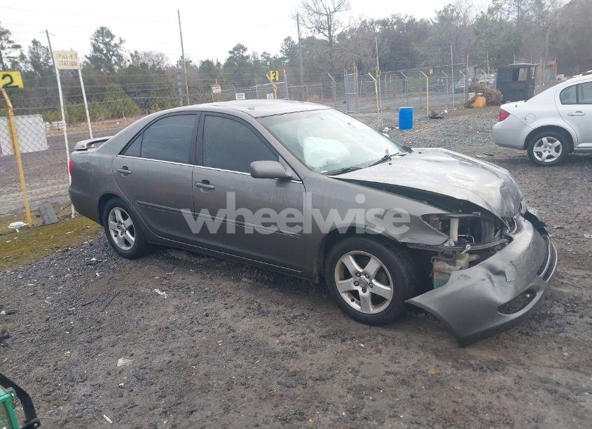 2004 Toyota Camry SE (VIN 4T1BE30K14U885056) main photo