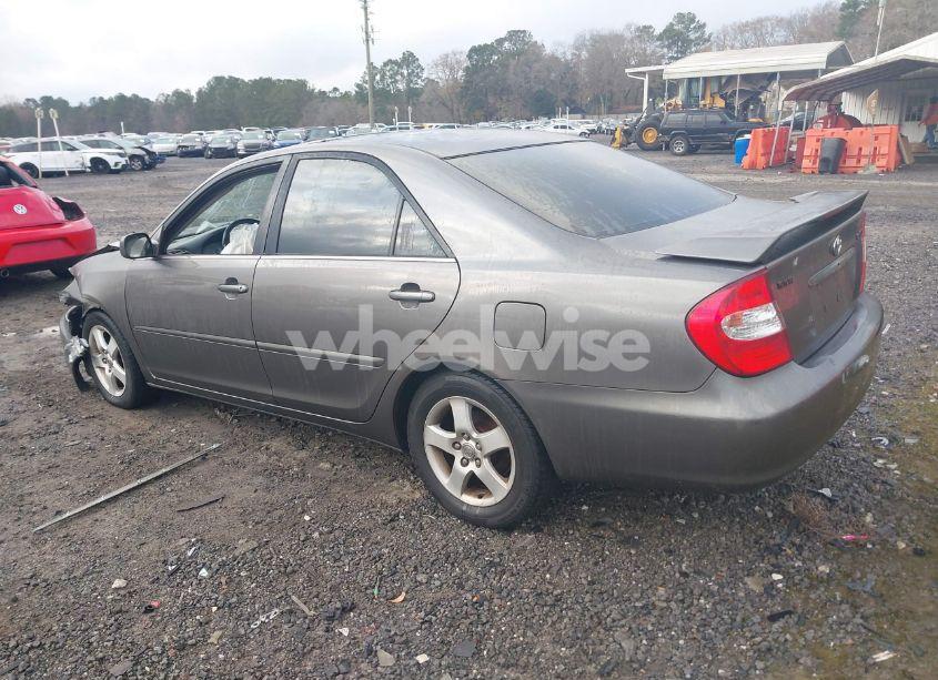 Photo 3 of 2004 Toyota Camry SE (VIN 4T1BE30K14U885056)