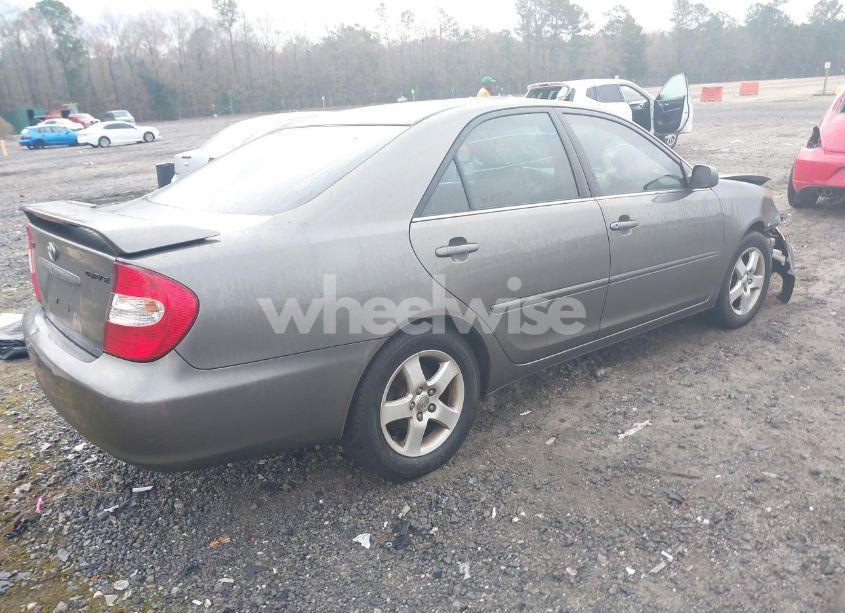 Photo 4 of 2004 Toyota Camry SE (VIN 4T1BE30K14U885056)