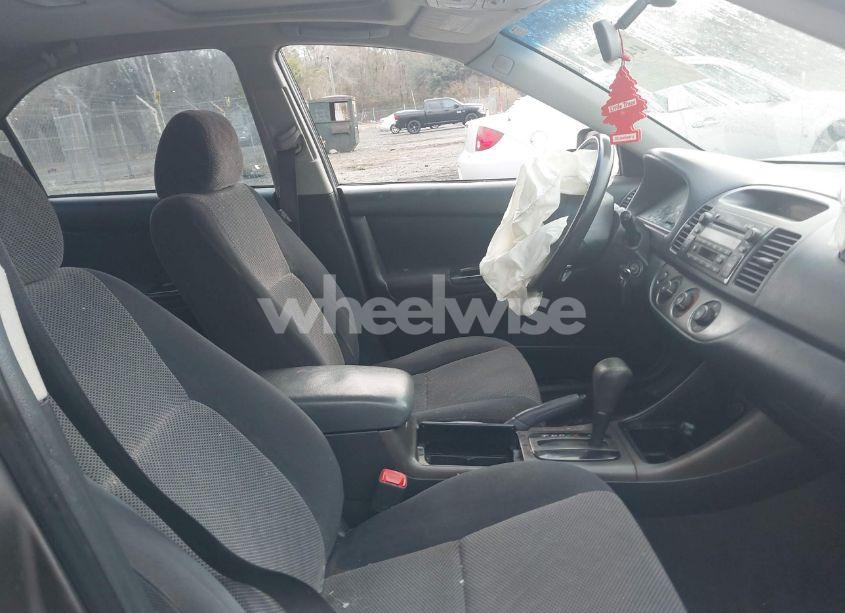 Photo 5 of 2004 Toyota Camry SE (VIN 4T1BE30K14U885056)