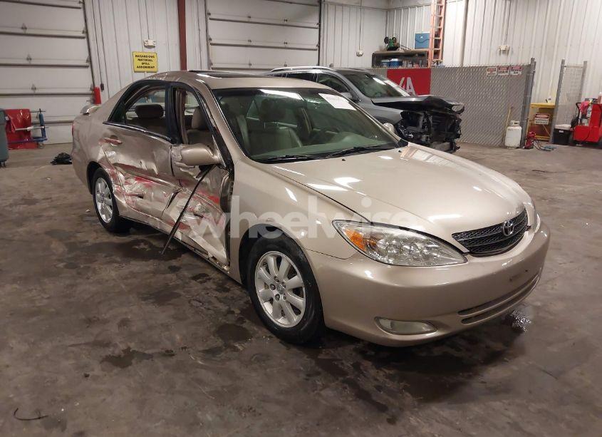 2004 Toyota Camry XLE (VIN 4T1BE30K14U889902) main photo
