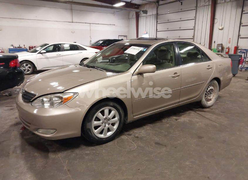 Photo 2 of 2004 Toyota Camry XLE (VIN 4T1BE30K14U889902)