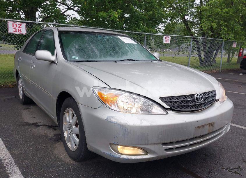 2004 Toyota Camry XLE (VIN 4T1BE30K14U913017) main photo