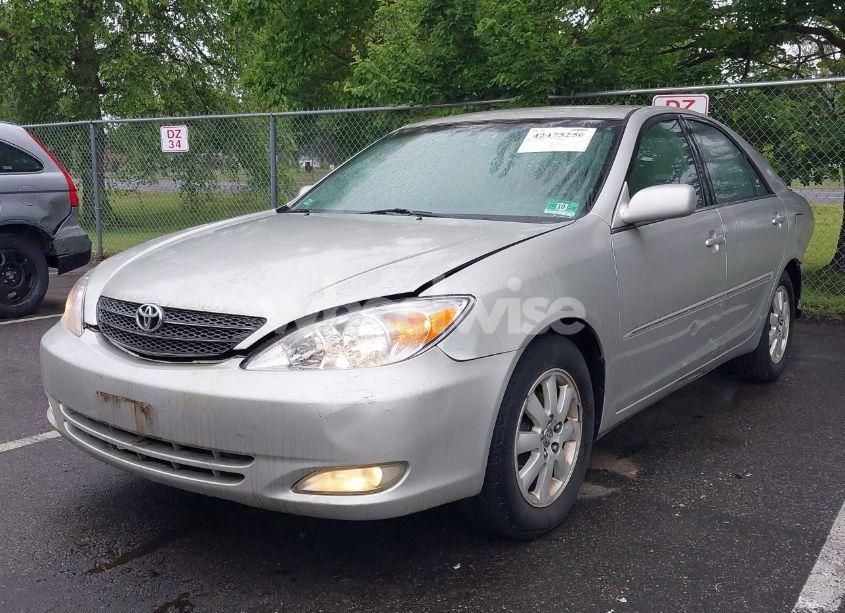 Photo 2 of 2004 Toyota Camry XLE (VIN 4T1BE30K14U913017)