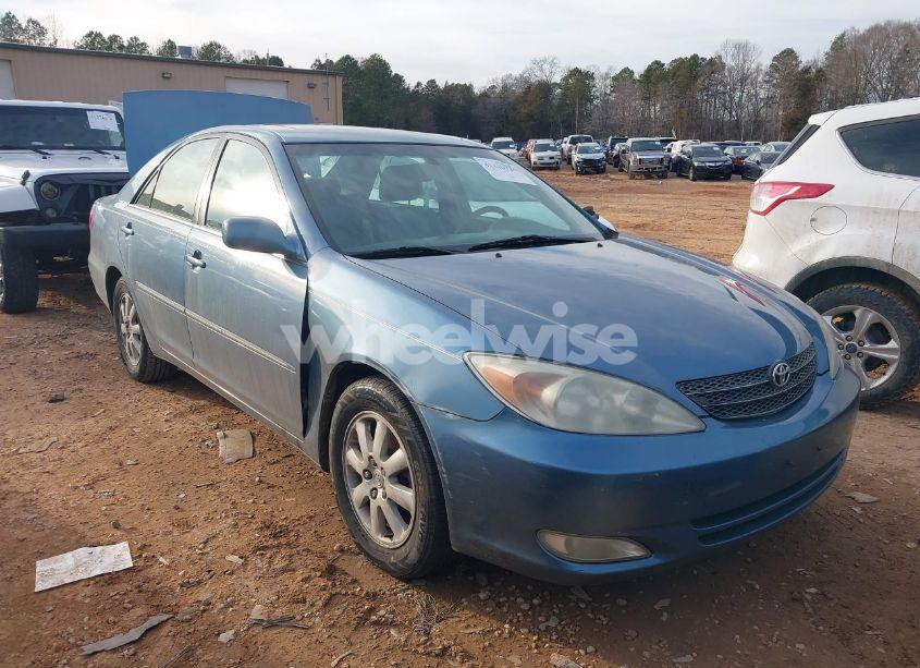 2004 Toyota Camry XLE (VIN 4T1BE30K14U915740) main photo