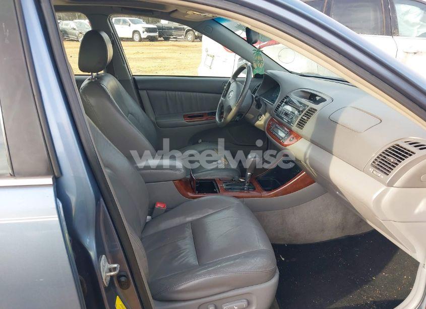 Photo 5 of 2004 Toyota Camry XLE (VIN 4T1BE30K14U915740)