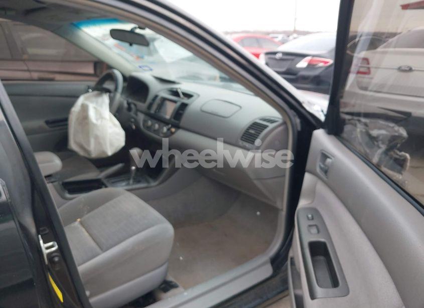 Photo 5 of 2005 Toyota Camry LE (VIN 4T1BE30K15U391121)