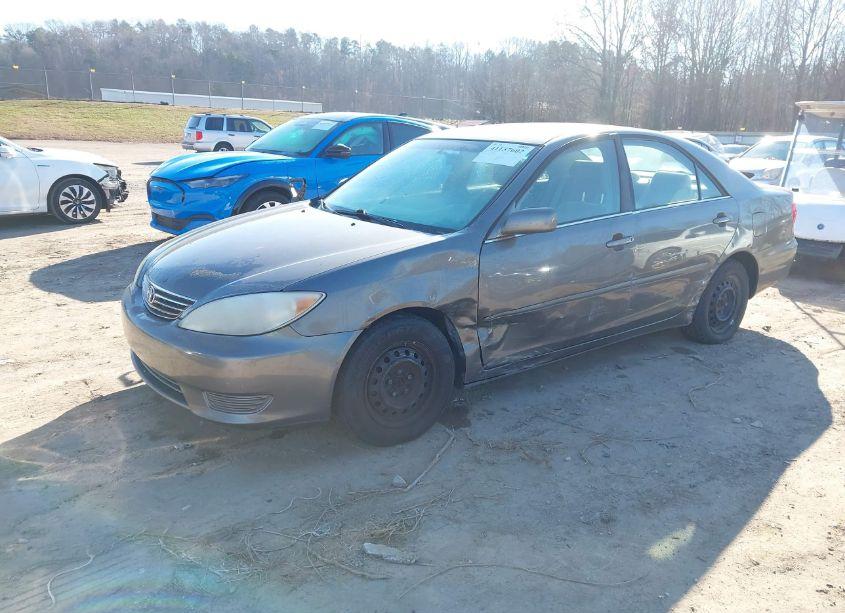 Photo 2 of 2005 Toyota Camry LE (VIN 4T1BE30K15U516327)