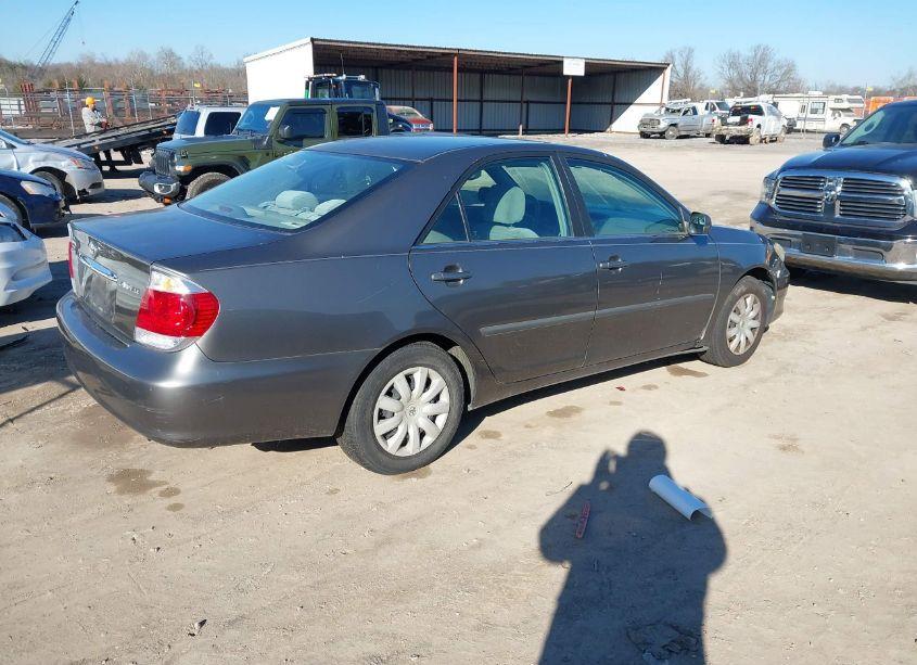 Photo 4 of 2005 Toyota Camry LE (VIN 4T1BE30K15U516327)