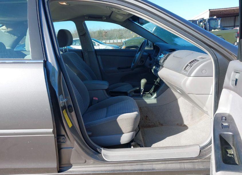 Photo 5 of 2005 Toyota Camry LE (VIN 4T1BE30K15U516327)