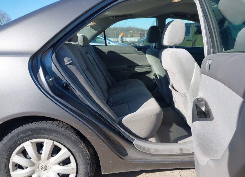 Photo 8 of 2005 Toyota Camry LE (VIN 4T1BE30K15U516327)