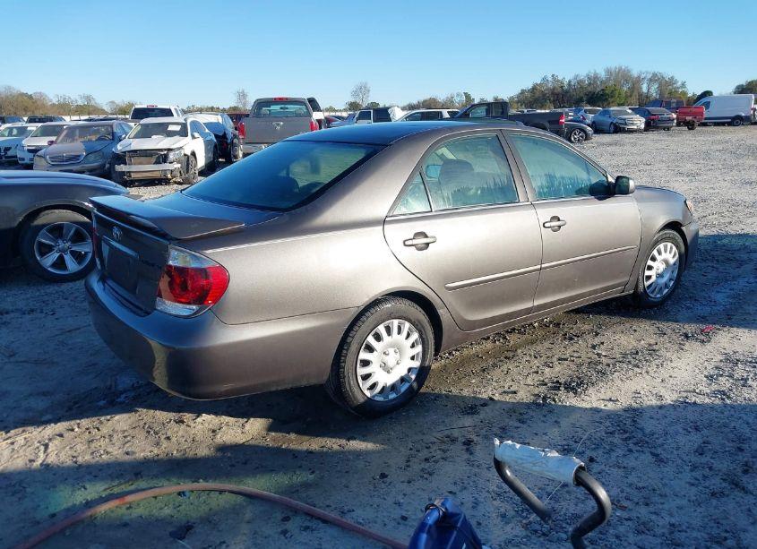 Photo 4 of 2005 Toyota Camry SE (VIN 4T1BE30K15U531247)