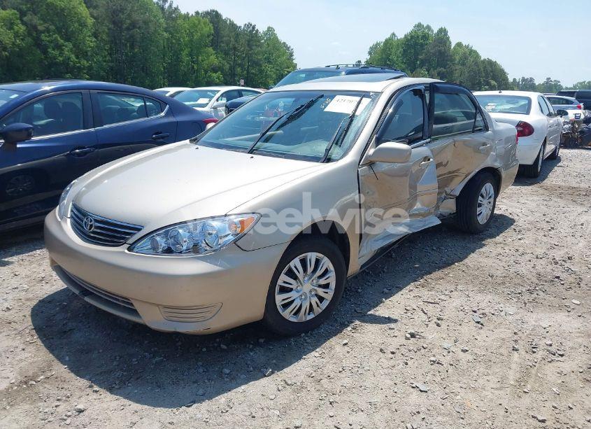 Photo 2 of 2005 Toyota Camry LE (VIN 4T1BE30K15U579959)