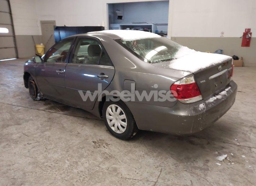 Photo 3 of 2005 Toyota Camry LE (VIN 4T1BE30K15U618159)