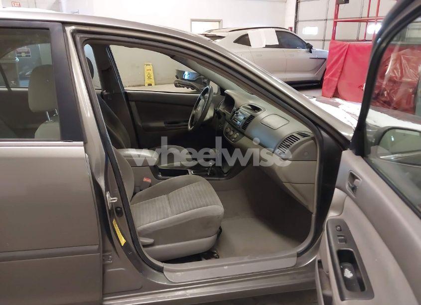 Photo 5 of 2005 Toyota Camry LE (VIN 4T1BE30K15U618159)