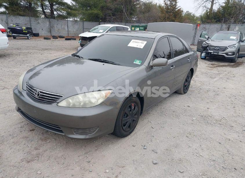 Photo 2 of 2005 Toyota Camry LE (VIN 4T1BE30K15U628917)