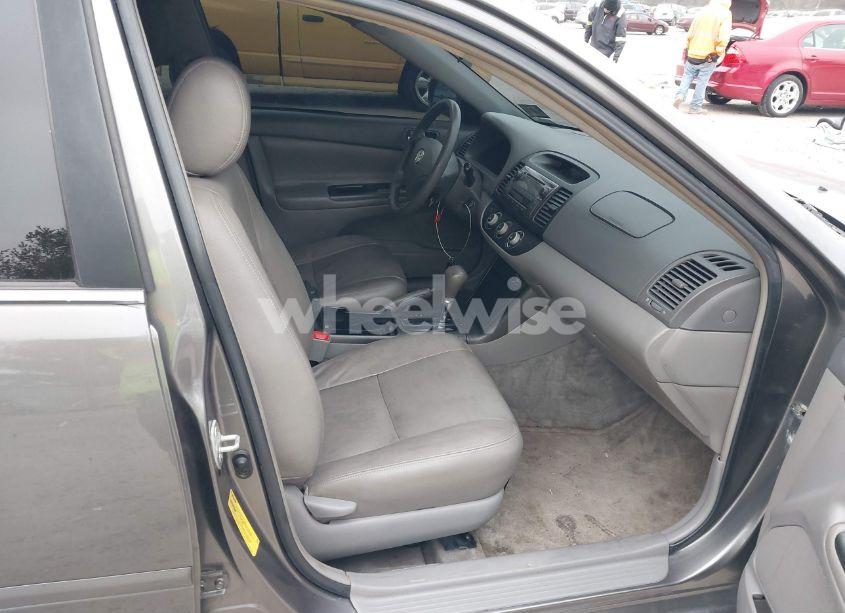 Photo 5 of 2005 Toyota Camry LE (VIN 4T1BE30K15U628917)