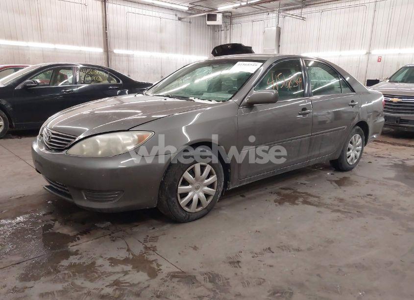 Photo 2 of 2005 Toyota Camry LE (VIN 4T1BE30K15U640131)
