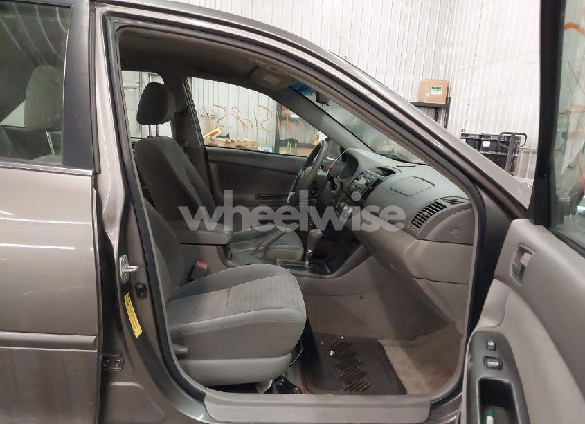 Photo 5 of 2005 Toyota Camry LE (VIN 4T1BE30K15U640131)