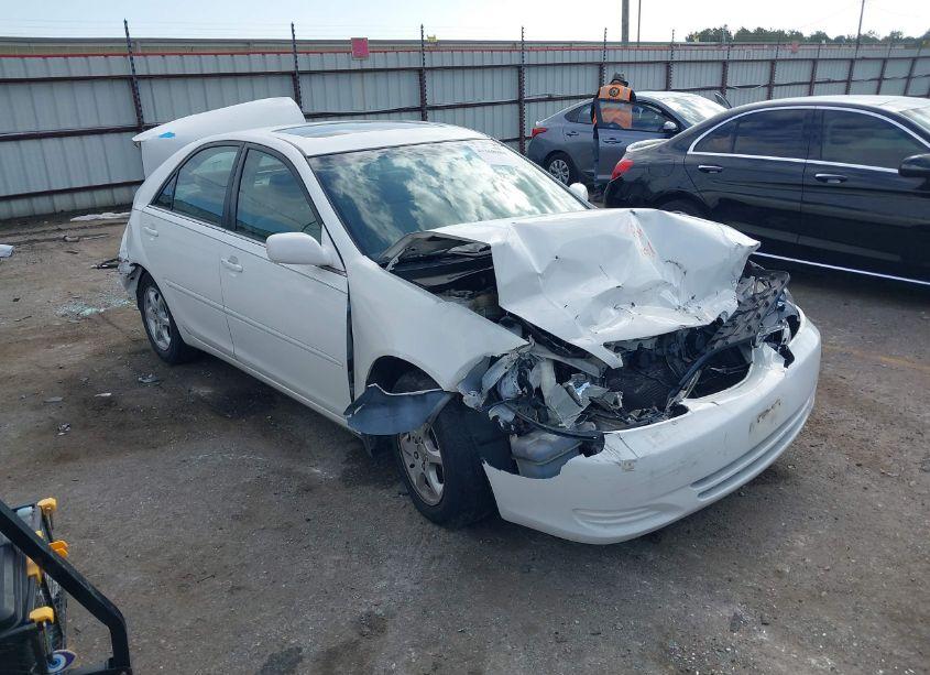 2002 Toyota Camry LE (VIN 4T1BE30K22U007813) main photo
