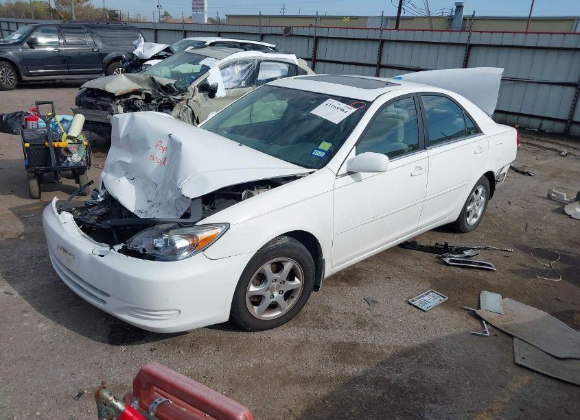 Photo 2 of 2002 Toyota Camry LE (VIN 4T1BE30K22U007813)